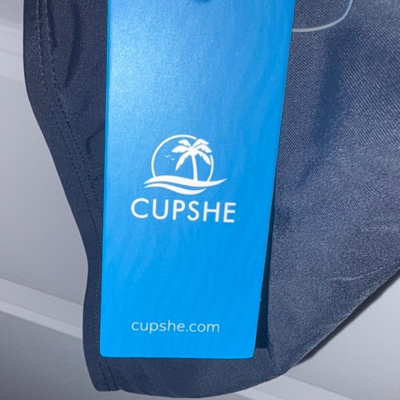 Cupshe One Piece Cut Out Tummy Control  Crisscross and Clasp Back Size Medium - Picture 7 of 7